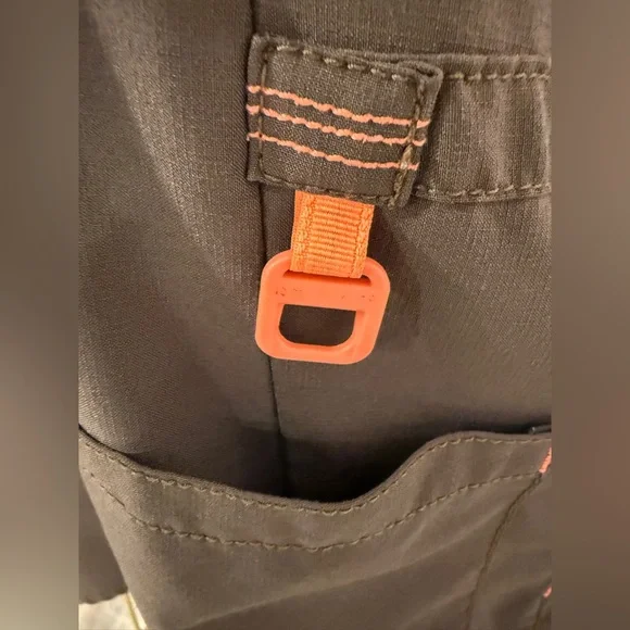 Carhartt Women’s Brown Scrub Top Utility Workwear Short Sleeve Size Small - Picture 4 of 7